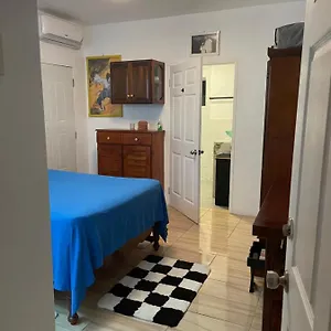 Habitación en casa particular Centrally Located - 5, Port Antonio